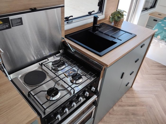 2025 Cadillac RV Hermes Family Double Bunk Van