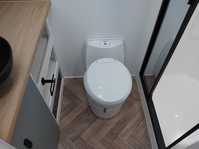 2025 Cadillac RV Hermes Family Double Bunk Van