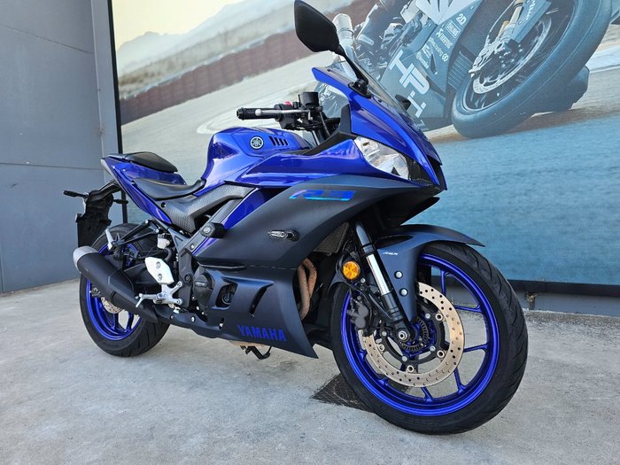 2023 Yamaha YZF-R3 Blue