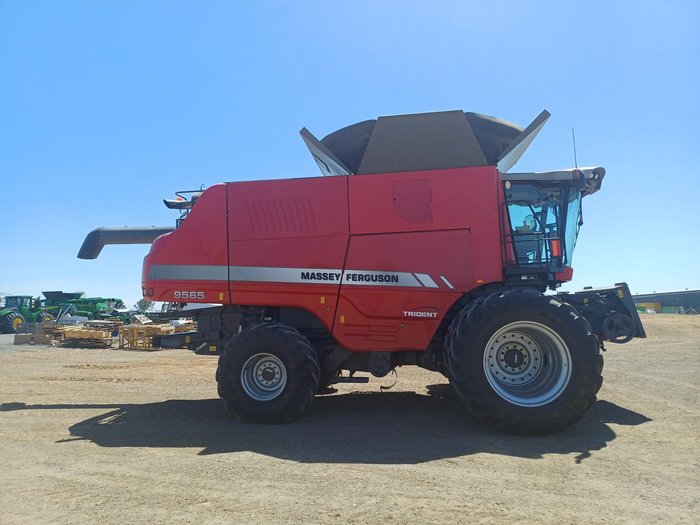 2015 Massey Ferguson 9565