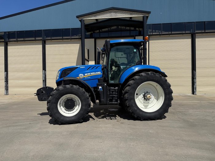 2020 New Holland T7.230