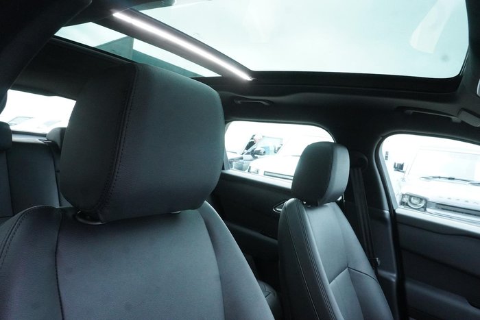 2024 Land Rover Range Rover Velar P250 Dynamic SE