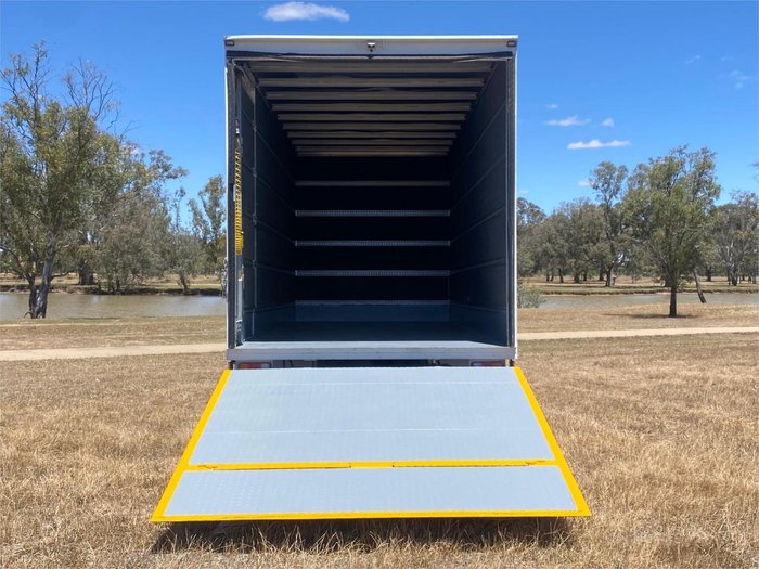 2019 Mitsubishi Fighter Fighter 1224