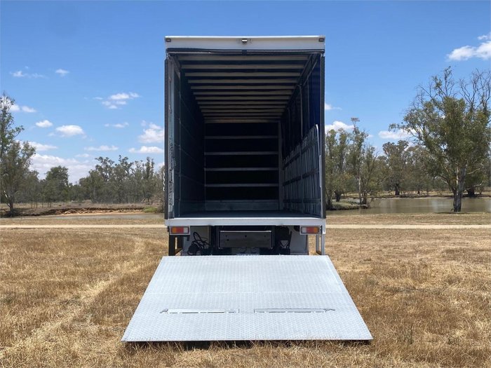 2019 Mitsubishi Fighter Fighter 1627