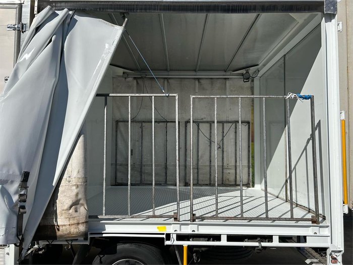 2016 Mitsubishi Fighter Fighter 1424