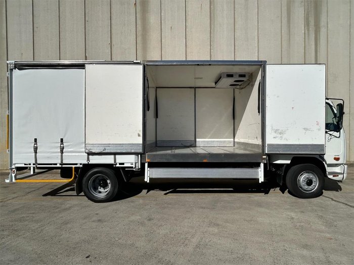 2016 Mitsubishi Fighter Fighter 1424