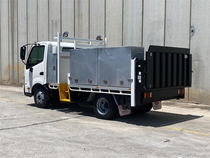 2012 Hino 300 617