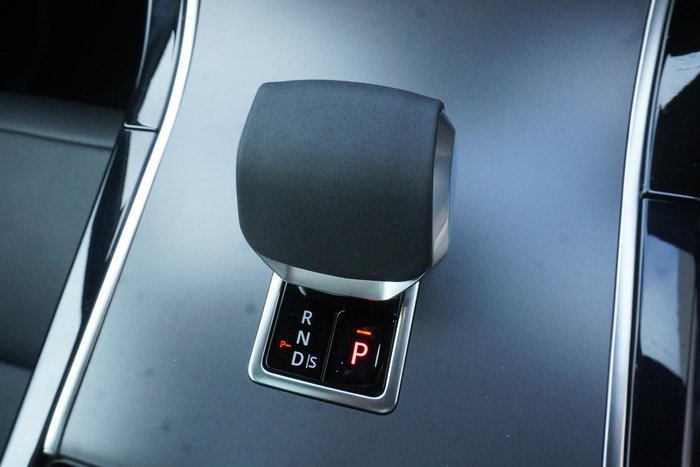 2024 Land Rover Range Rover Velar P250 Dynamic SE