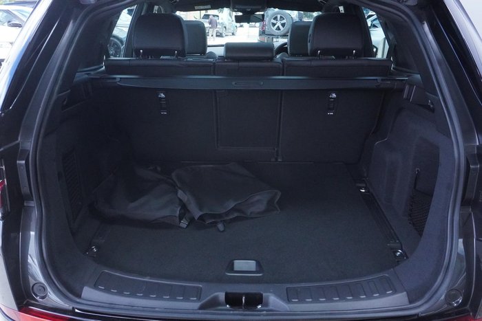 2025 Land Rover Discovery Sport P300e Dynamic SE