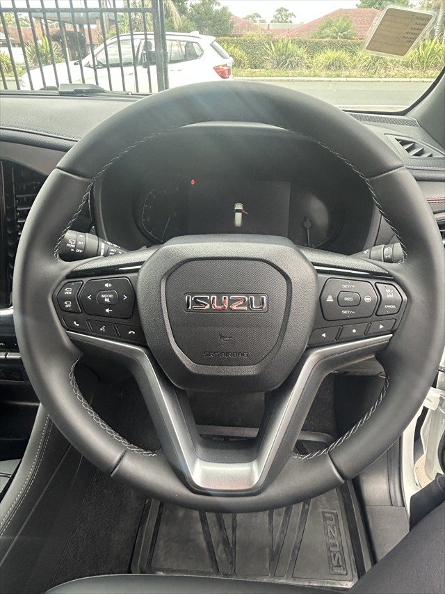 2025 Isuzu MU-X X-TERRAIN