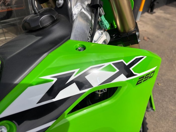 2025 Kawasaki 2025 Kawasaki 252CC KX252ESFNN GREEN