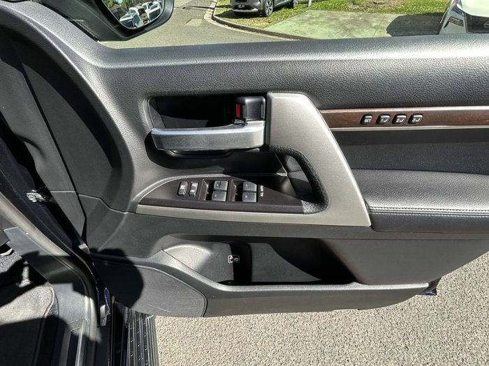 2017 TOYOTA LANDCRUISER SAHARA