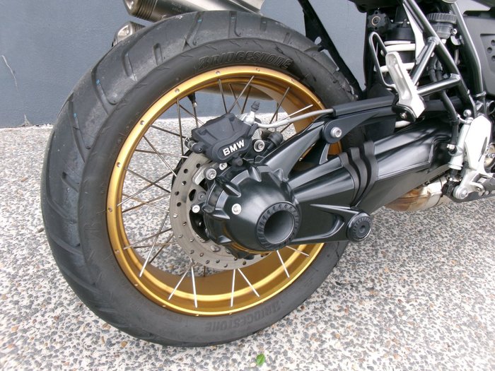 2023 BMW Motorrad R NINE T SCRAMBLER MANHATTEN METALLIC MATTE