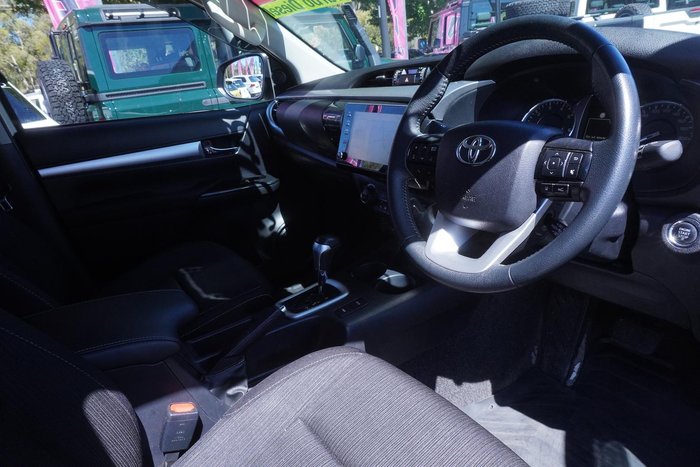 2022 Toyota Hilux SR5