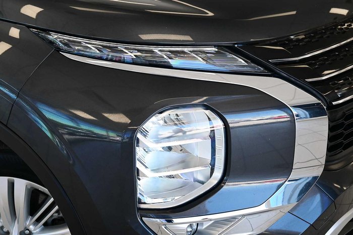 2025 Mitsubishi Outlander LS