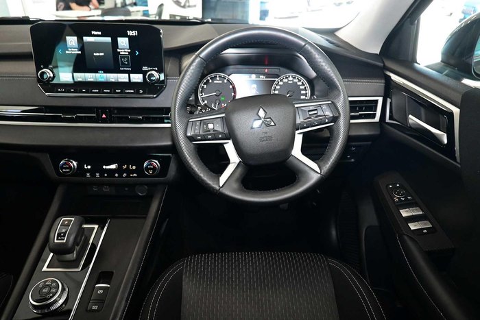 2025 Mitsubishi Outlander LS