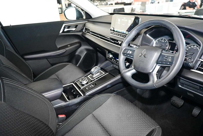 2025 Mitsubishi Outlander LS