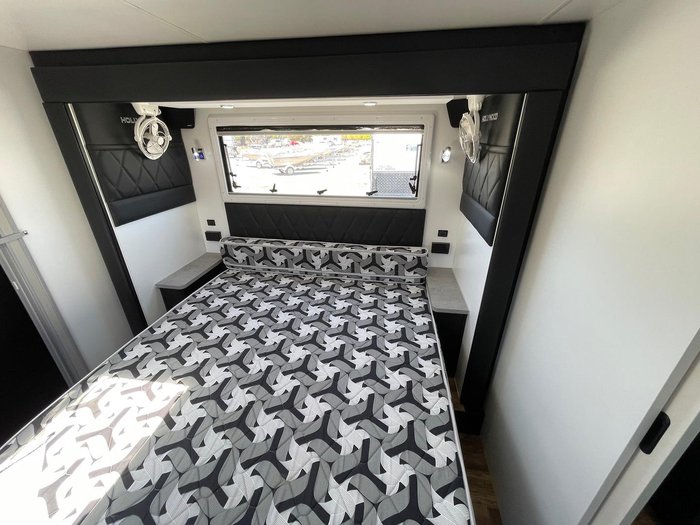 2022 Lotus Caravans Hollywood