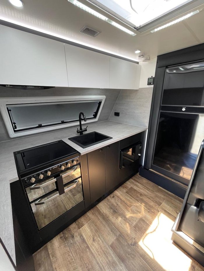 2022 Lotus Caravans Hollywood