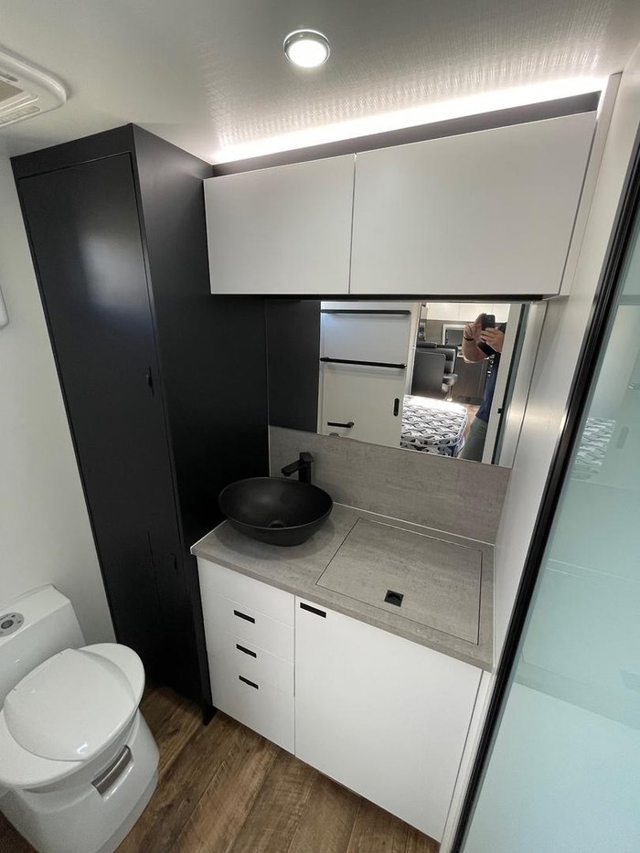 2022 Lotus Caravans Hollywood