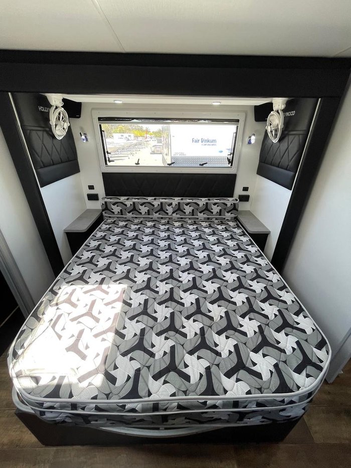 2022 Lotus Caravans Hollywood