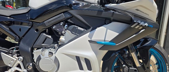 2025 CFMOTO 2025 CF MOTO 675CC 675SR-R ABS NEBULA WHITE