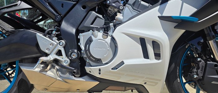 2025 CFMOTO 2025 CF MOTO 675CC 675SR-R ABS NEBULA WHITE