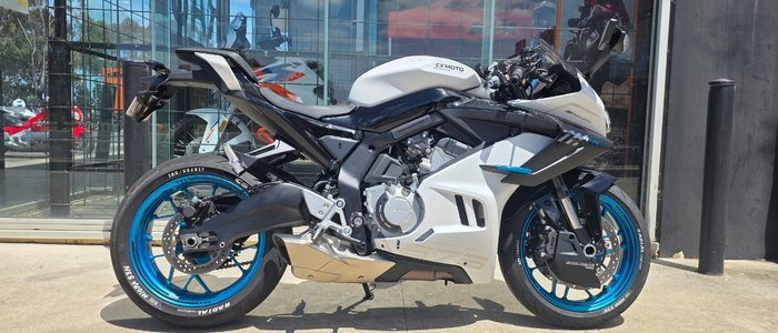 2025 CFMOTO 2025 CF MOTO 675CC 675SR-R ABS NEBULA WHITE