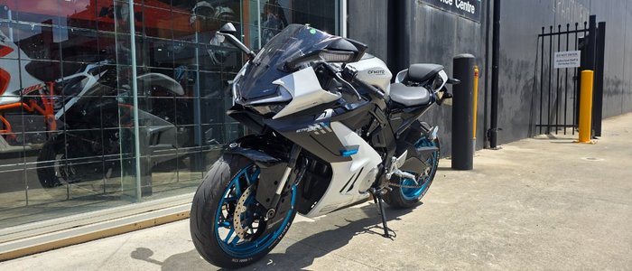 2025 CFMOTO 2025 CF MOTO 675CC 675SR-R ABS NEBULA WHITE