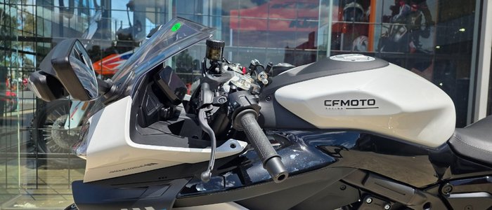 2025 CFMOTO 2025 CF MOTO 675CC 675SR-R ABS NEBULA WHITE