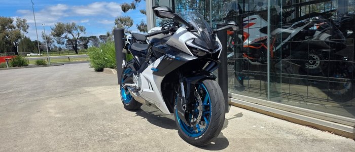 2025 CFMOTO 2025 CF MOTO 675CC 675SR-R ABS NEBULA WHITE