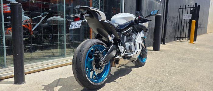 2025 CFMOTO 2025 CF MOTO 675CC 675SR-R ABS NEBULA WHITE