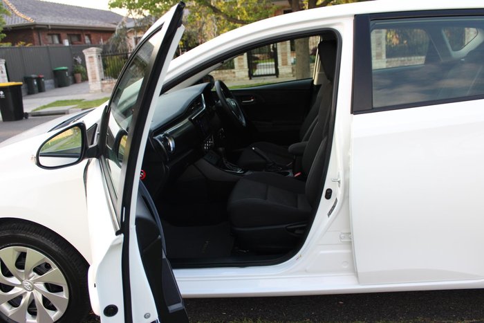 2017 Toyota Corolla Ascent ZRE182R Glacier White