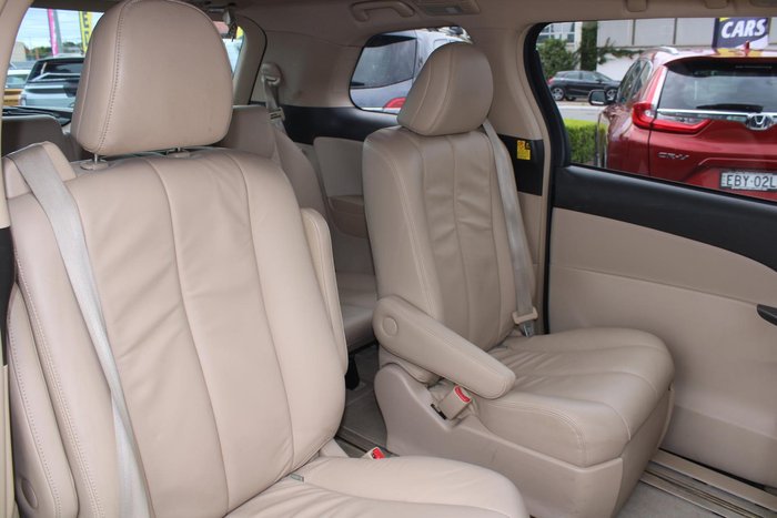 2013 Toyota Tarago Ultima