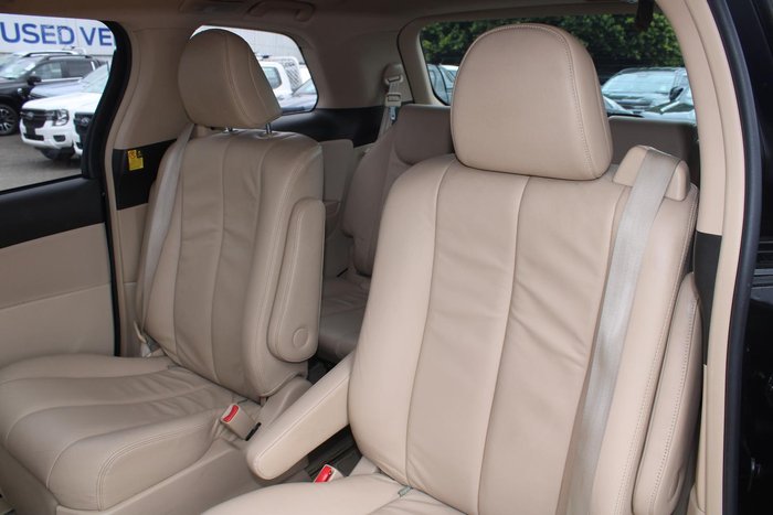 2013 Toyota Tarago Ultima