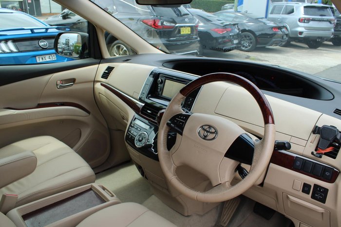 2013 Toyota Tarago Ultima