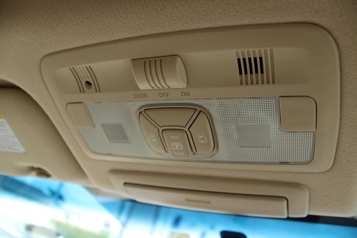 2013 Toyota Tarago Ultima