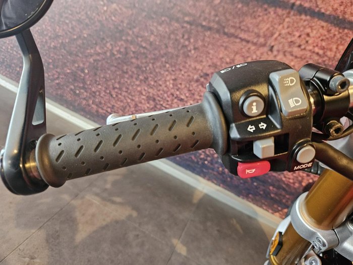 2017 Triumph Thruxton 1200 R Thruxton Red