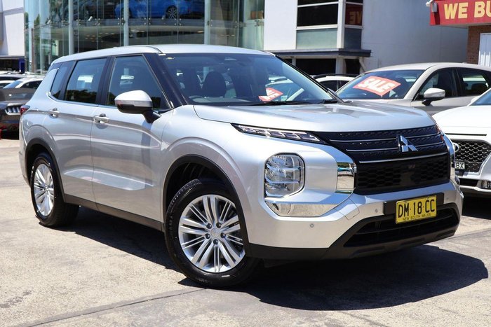 2024 Mitsubishi Outlander ES