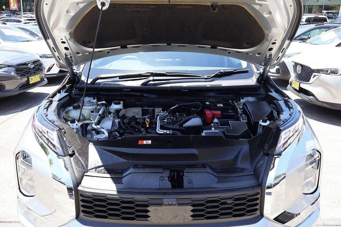 2024 Mitsubishi Outlander ES