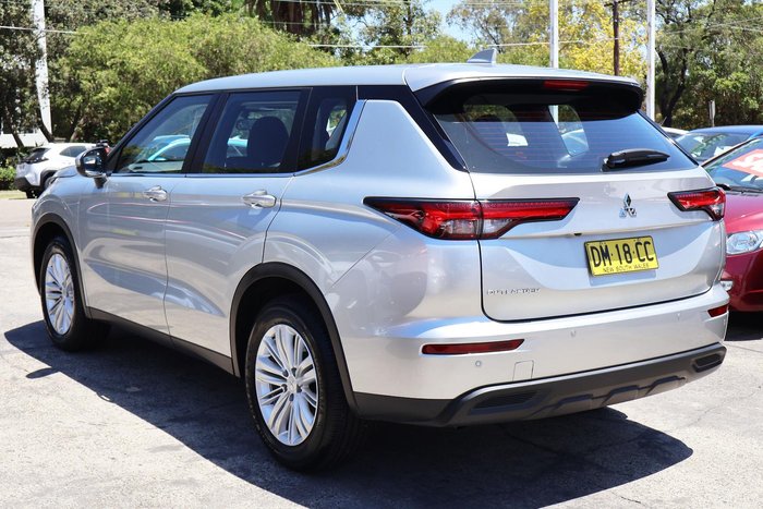 2024 Mitsubishi Outlander ES