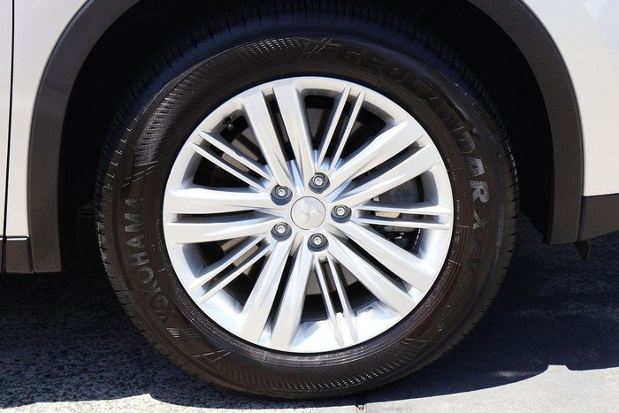 2024 Mitsubishi Outlander ES