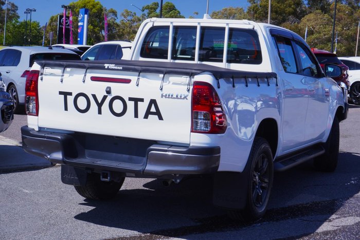 2023 Toyota Hilux SR