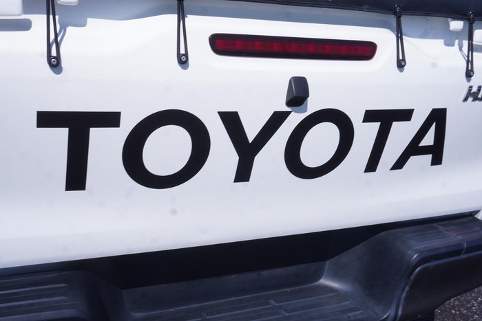 2023 Toyota Hilux SR