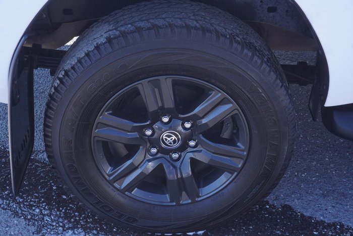 2023 Toyota Hilux SR