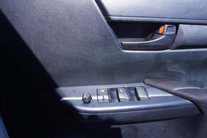 2023 Toyota Hilux SR