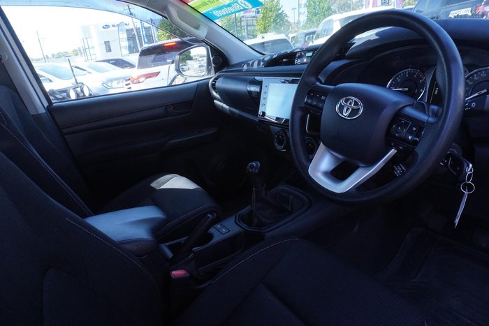 2023 Toyota Hilux SR