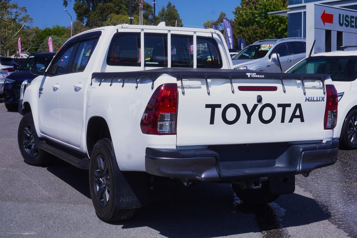 2023 Toyota Hilux SR