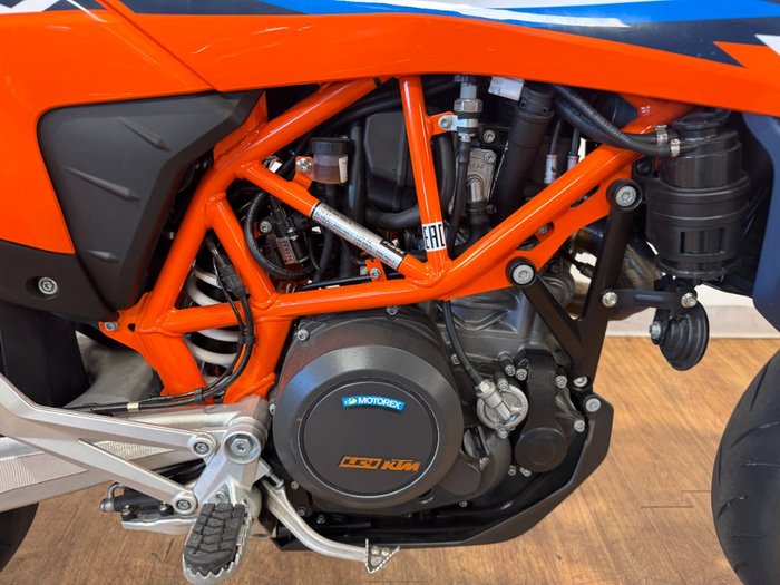 2023 Ktm 690 SMC R ORANGE