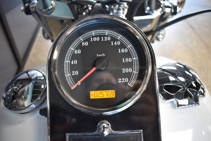 2006 HARLEY-DAVIDSON FLSTNI SOFTAIL DELUXE